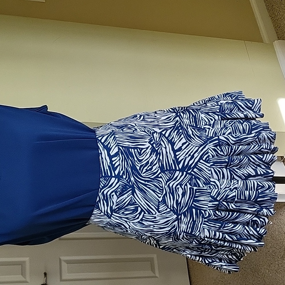 Lady Hagen golf skort.  Navy and white with pleats.